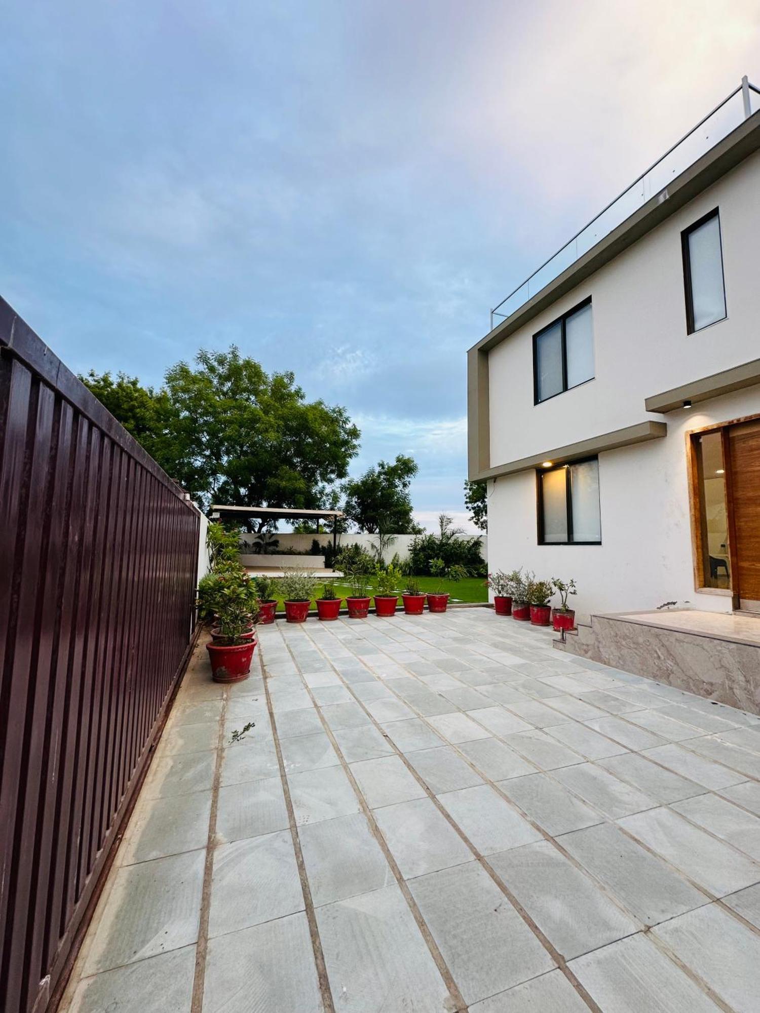 Karmabhumi 1 Villa Sātej Esterno foto